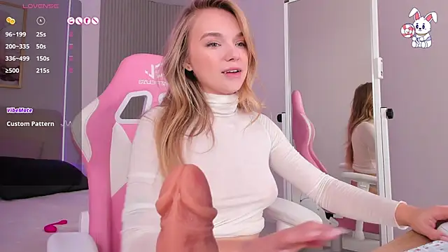 VirginChloe online show from December 5, 2025, 3:04 am