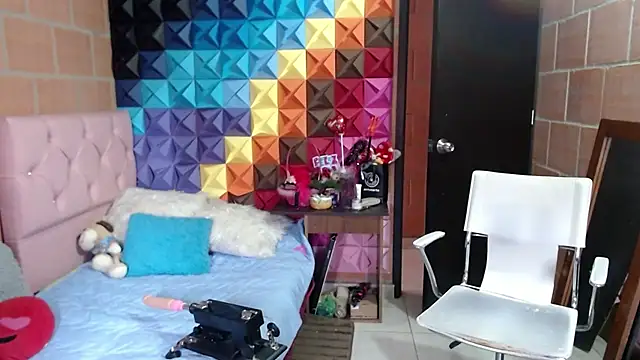 katifoxx online show from March 6, 2025, 5:33 pm