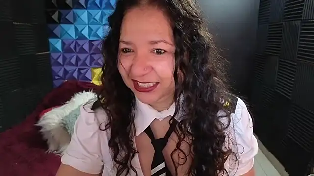 katifoxx online show from December 1, 2025, 2:33 pm