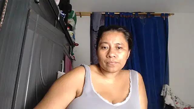 adrixxx38 online show from April 4, 2026, 7:50 am