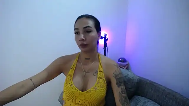 Snapshot of Allyson_Smith chatting on December 14, 2024, 11:56 pm Allyson Smith online show from December 14, 2024, 11:56 pm
