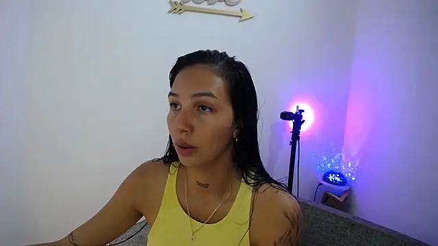 Snapshot of Allyson_Smith chatting on December 30, 2024, 8:47 pm Allyson Smith online show from December 30, 2024, 8:47 pm