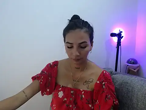 Snapshot of Allyson_Smith chatting on February 2, 2025, 1:23 am Allyson Smith online show from February 2, 2025, 1:23 am