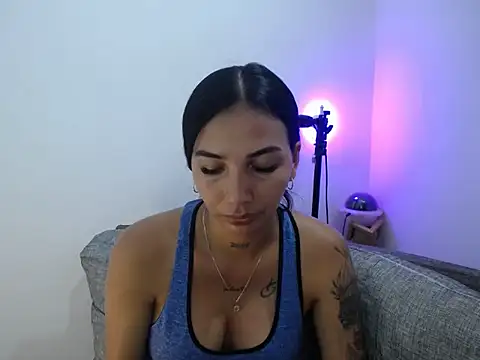 Snapshot of Allyson_Smith chatting on February 3, 2025, 11:26 pm Allyson Smith online show from February 3, 2025, 11:26 pm