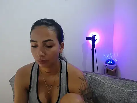 Snapshot of Allyson_Smith chatting on February 7, 2025, 10:30 pm Allyson Smith online show from February 7, 2025, 10:30 pm