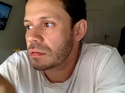 Snapshot of FelipeRiver chatting on February 4, 2025, 3:47 pm FelipeRiver online show from February 4, 2025, 3:47 pm