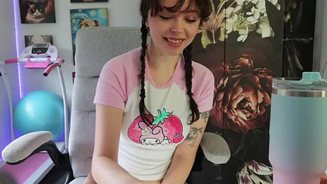 Snapshot of makiyahbelle chatting on February 6, 2025, 4:10 am makiyahbelle online show from February 6, 2025, 4:10 am