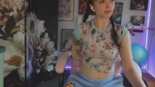 makiyahbelle online show from May 14, 2026, 6:53 am