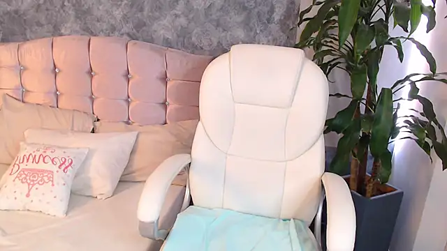 Snapshot of niko_robin chatting on March 21, 2025, 6:07 pm niko robin online show from March 21, 2025, 6:07 pm