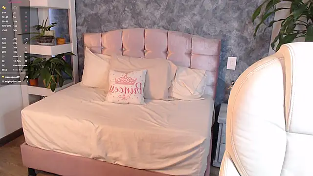 Snapshot of niko_robin chatting on October 18, 2025, 5:25 pm niko robin online show from October 18, 2025, 5:25 pm