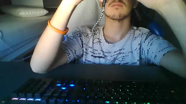 Snapshot of Troycm chatting on October 5, 2025, 4:27 pm Troycm online show from October 5, 2025, 4:27 pm