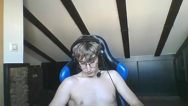 Troycm online show from April 22, 2026, 11:01 am