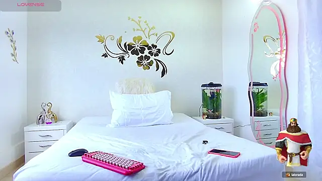 Snapshot of MarcelaFlores chatting on November 8, 2025, 2:17 pm MarcelaFlores online show from November 8, 2025, 2:17 pm