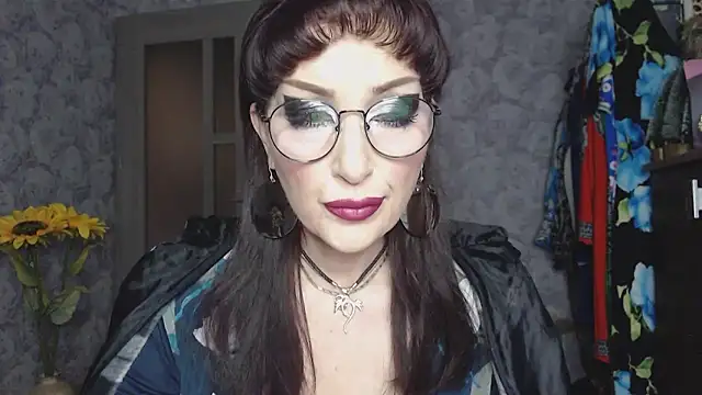 Snapshot of Aziza1 chatting on April 15, 2026, 2:13 pm Aziza1 online show from April 15, 2026, 2:13 pm