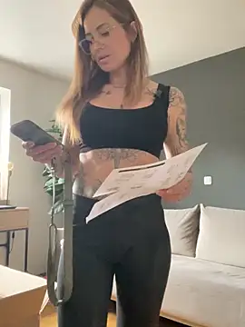 Etwas neugierig online show from March 1, 2026, 1:02 pm