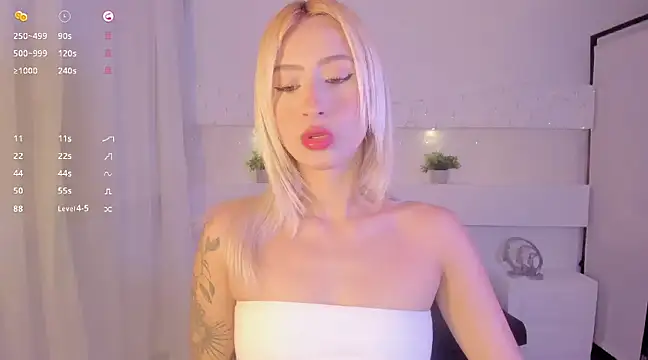 Snapshot of AshleyRoys chatting on December 23, 2024, 3:44 pm AshleyRoys online show from December 23, 2024, 3:44 pm