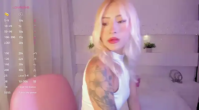 Snapshot of AshleyRoys chatting on December 28, 2024, 5:46 pm AshleyRoys online show from December 28, 2024, 5:46 pm