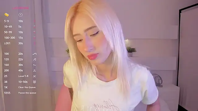 Snapshot of AshleyRoys chatting on January 17, 2025, 3:53 pm AshleyRoys online show from January 17, 2025, 3:53 pm