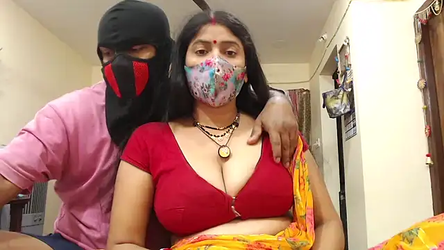 Snapshot of Elina_Raj chatting on December 22, 2024, 5:32 pm Elina Raj online show from December 22, 2024, 5:32 pm