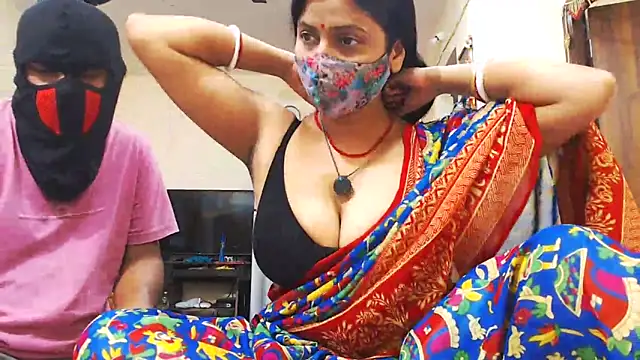 Snapshot of Elina_Raj chatting on February 5, 2025, 9:15 am Elina Raj online show from February 5, 2025, 9:15 am