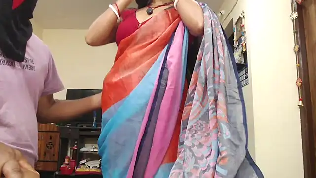 Snapshot of Elina_Raj chatting on February 26, 2025, 5:50 pm Elina Raj online show from February 26, 2025, 5:50 pm