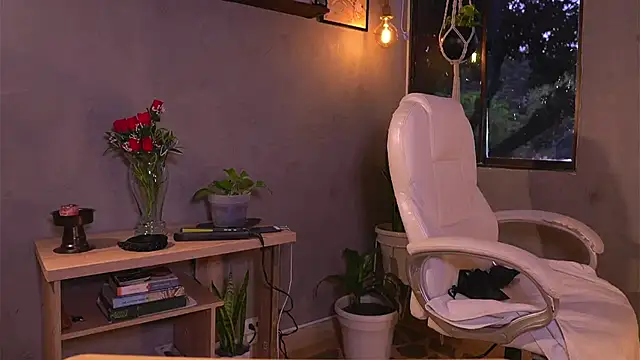 Isapetit  online show from October 4, 2025, 8:07 pm