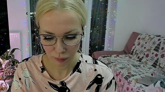 BowToYourWeakness online show from December 28, 2024, 6:40 pm