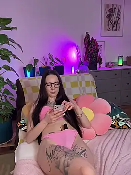 Trixie-Tainted online show from March 5, 2025, 1:06 pm