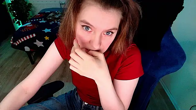Snapshot of CranberryHot chatting on March 13, 2026, 5:30 pm CranberryHot online show from March 13, 2026, 5:30 pm