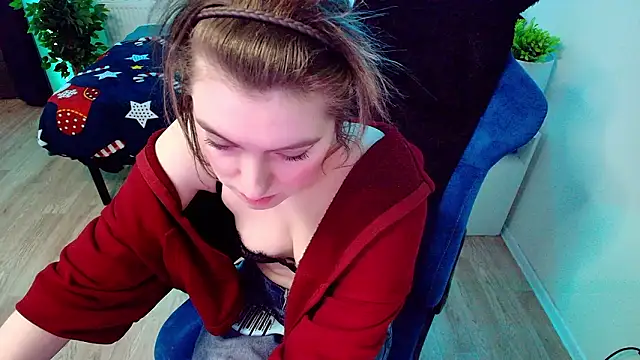 Snapshot of CranberryHot chatting on March 19, 2026, 12:20 pm CranberryHot online show from March 19, 2026, 12:20 pm
