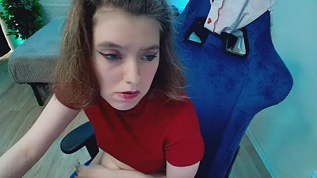 Snapshot of CranberryHot chatting on May 4, 2026, 6:09 am CranberryHot online show from May 4, 2026, 6:09 am