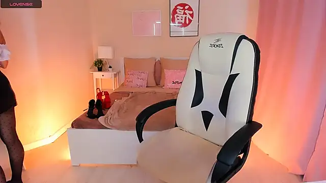 HelenaRegal online show from September 14, 2025, 1:54 pm