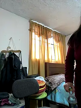 latinfemale online show from November 21, 2025, 9:13 pm