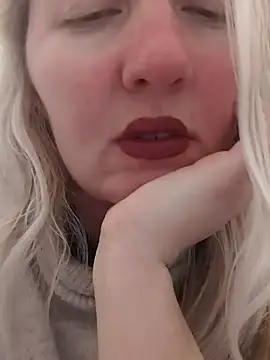 Mllesha74000 online show from February 11, 2025, 3:51 pm