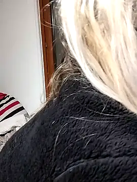 Mllesha74000 online show from October 12, 2025, 6:18 pm