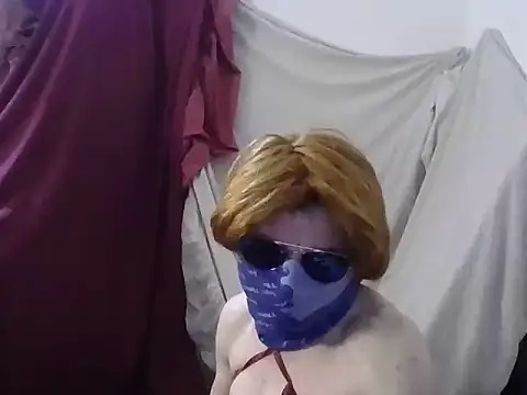 Snapshot of CeDelicja chatting on October 31, 2025, 9:27 pm CeDelicja online show from October 31, 2025, 9:27 pm