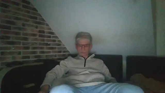 Snapshot of InMeinenMund chatting on November 2, 2025, 3:58 pm InMeinenMund online show from November 2, 2025, 3:58 pm