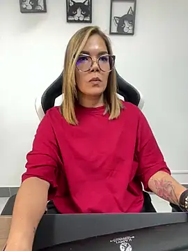 KellyBrooklyn  online show from December 3, 2024, 3:33 pm