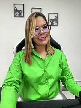 KellyBrooklyn  online show from February 21, 2025, 2:06 pm