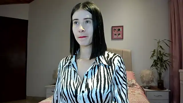 macarena vallejo online show from September 25, 2025, 3:43 am