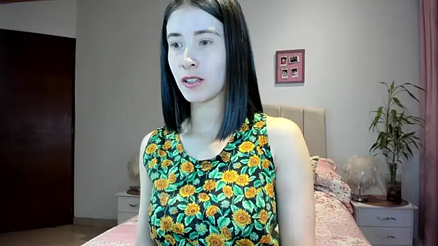 macarena vallejo online show from October 10, 2025, 3:27 am