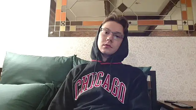 Snapshot of newcomer_2021 chatting on October 18, 2025, 3:24 pm newcomer 2021 online show from October 18, 2025, 3:24 pm