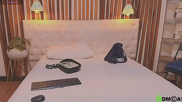 valerie lya online show from April 4, 2026, 11:51 am