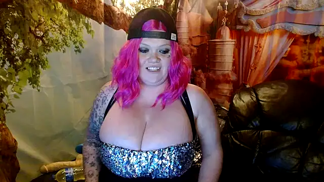 HoneyChambers online show from November 11, 2025, 12:10 am