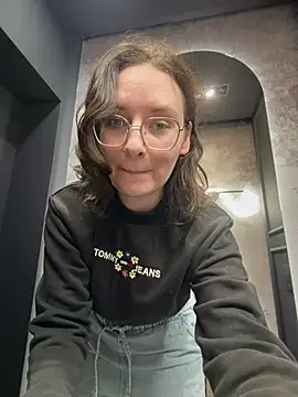 The Snowwhitee online show from April 19, 2026, 11:53 am