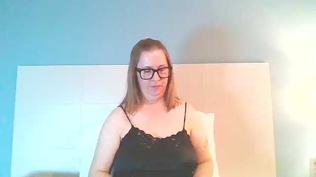 Snapshot of SweetandNaughty1 chatting on March 17, 2025, 6:18 am SweetandNaughty1 online show from March 17, 2025, 6:18 am