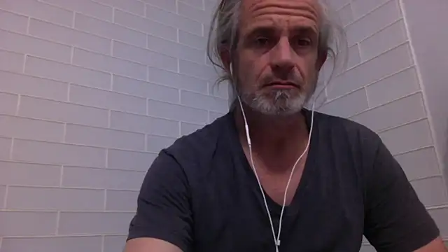 readyforfunxxx online show from January 5, 2025, 12:42 pm