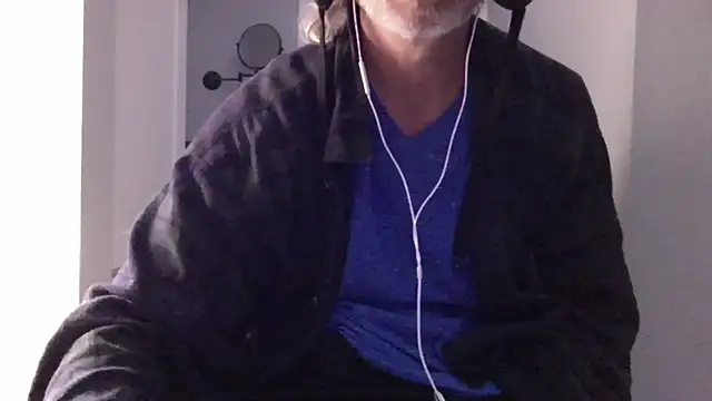 Snapshot of readyforfunxxx chatting on May 8, 2026, 1:38 pm readyforfunxxx online show from May 8, 2026, 1:38 pm