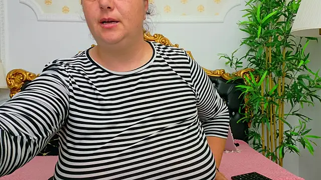 Snapshot of AleshaArabian chatting on May 13, 2026, 3:37 am AleshaArabian online show from May 13, 2026, 3:37 am