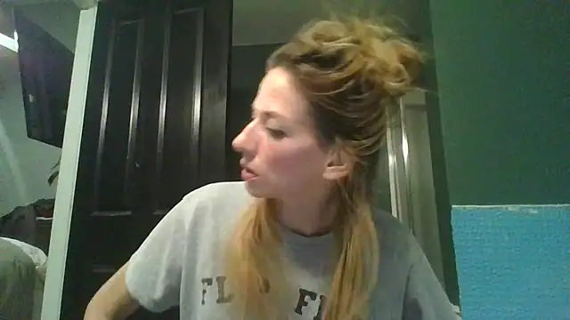 Snapshot of Rhodesxox chatting on November 7, 2025, 11:10 am Rhodesxox online show from November 7, 2025, 11:10 am